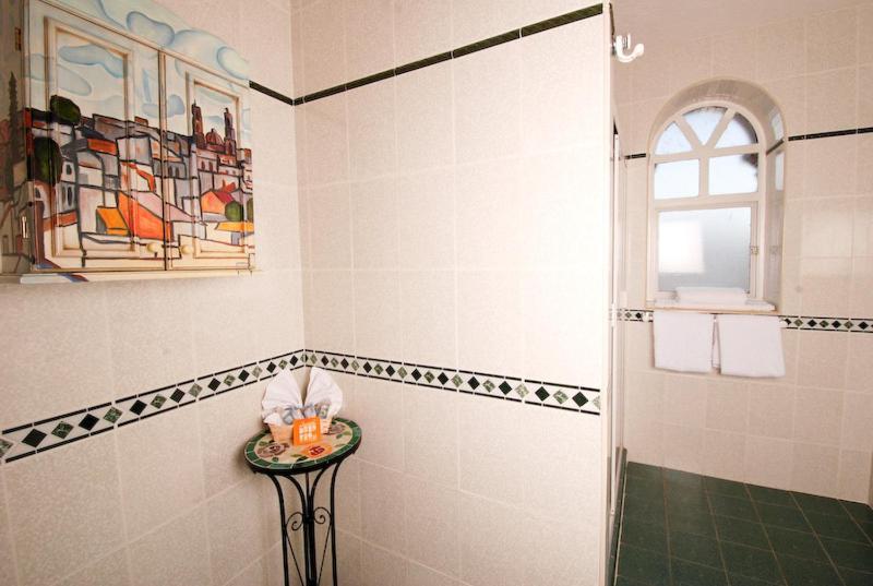 Hotel & Suites Galeria Morelia Quarto foto