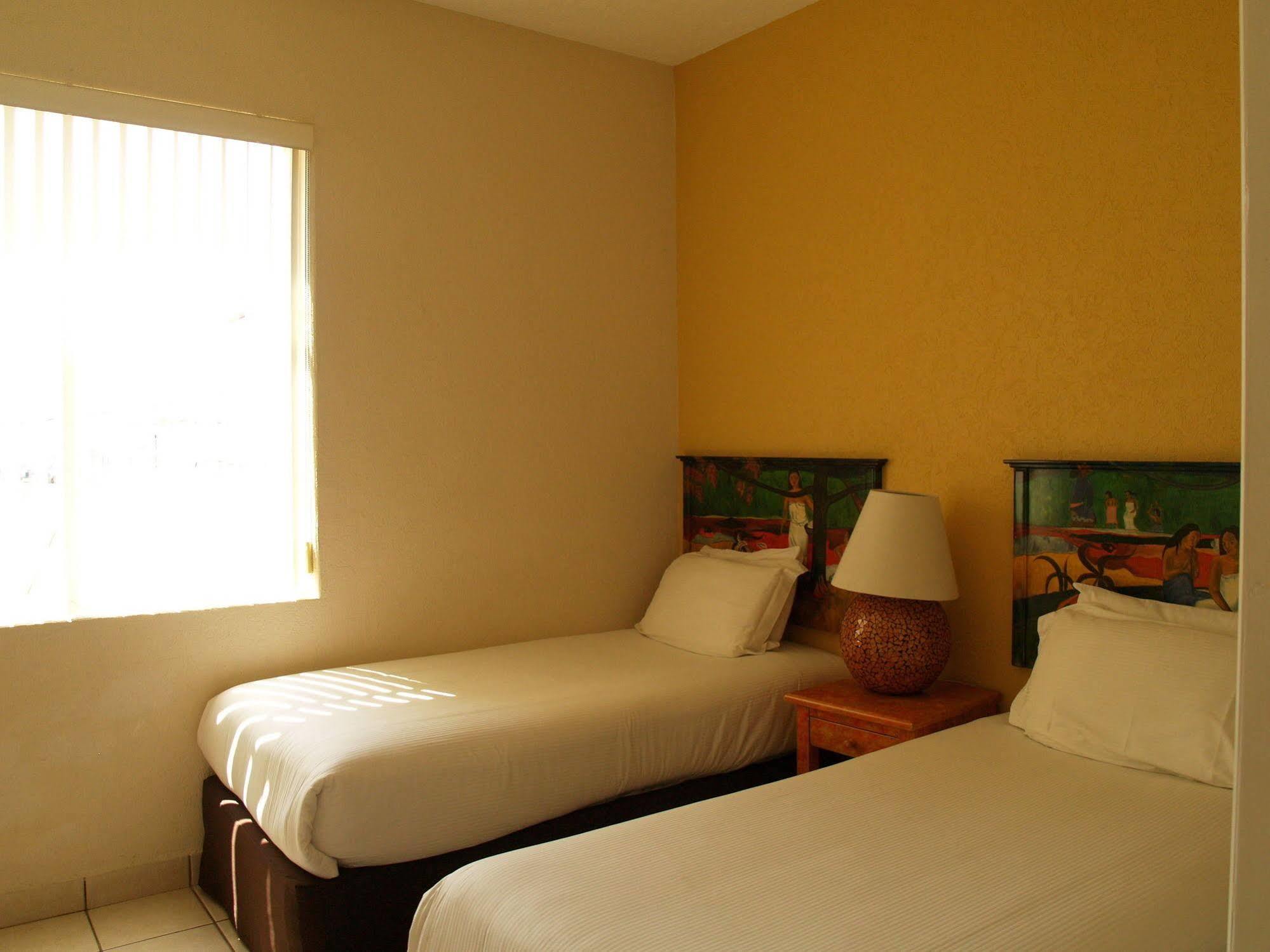 Hotel & Suites Galeria Morelia Exterior foto